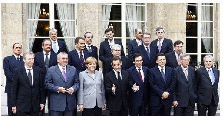 歐元區首腦在峰會前合影