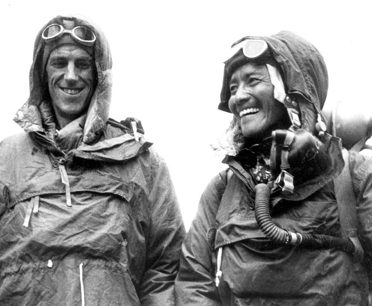登山運動員埃德蒙·希拉蕊(左)與丹增