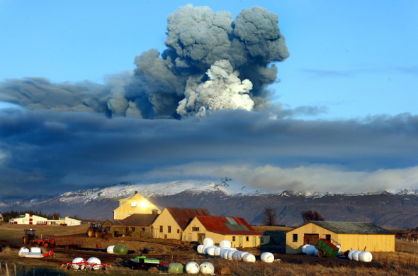冰島的艾雅法拉火山噴發情景