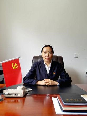 夏紅梅(青海省果洛州班瑪縣人民政府副縣長) 夏紅梅(青海省果洛州班瑪縣人民政府副縣長)