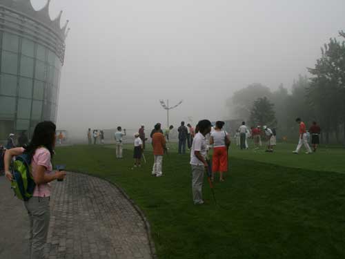 濃霧中的練習果嶺