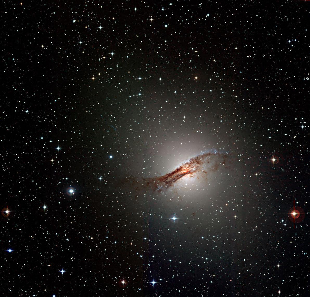 橢圓星系NGC5128