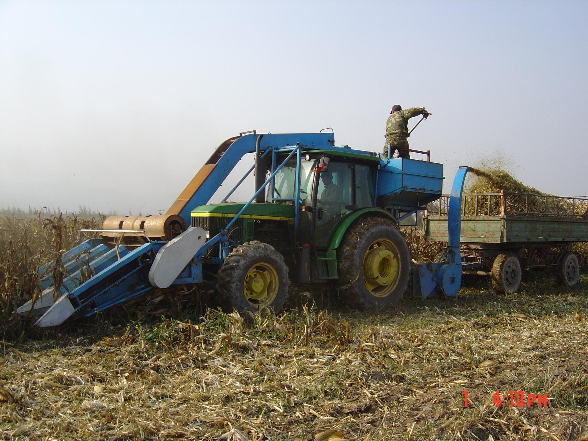 玉米收穫機