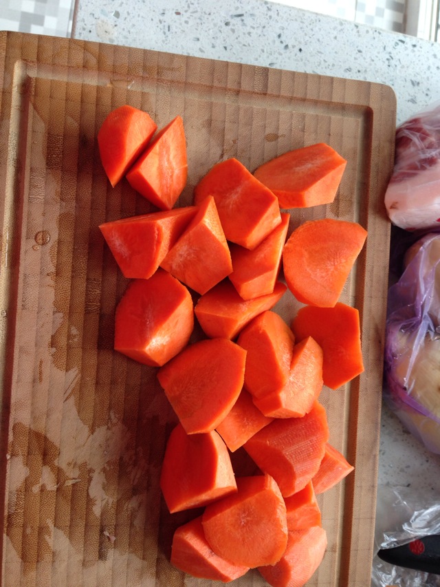 胡蘿蔔玉米番茄排骨湯