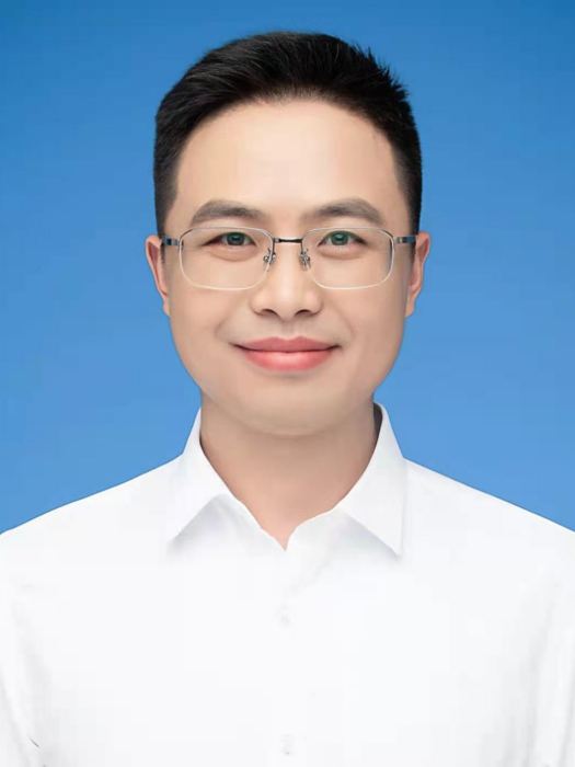 胡春(海南省陵水黎族自治縣人民政府辦公室黨組書記、主任、信訪局局長) 胡春(海南省陵水黎族自治縣人民政府辦公室黨組書記、主任、信訪局局長)