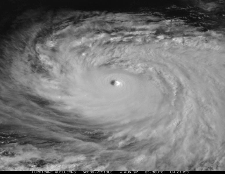 8月4日，颶風吉列爾莫正在快速增強