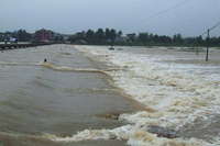 洪水兇猛的瑪瑙河