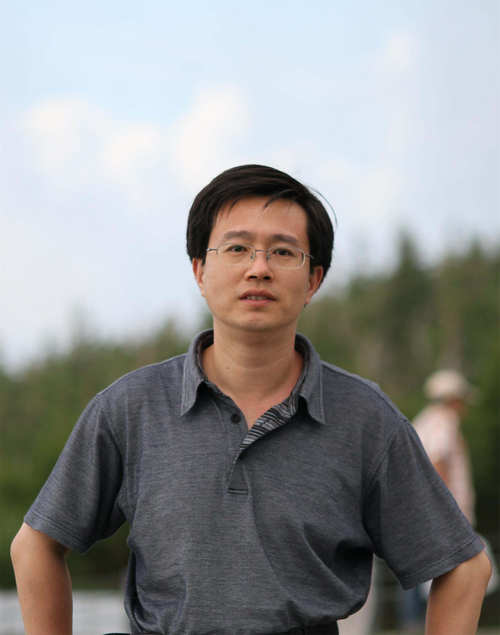 閆強(北京郵電大學教授)