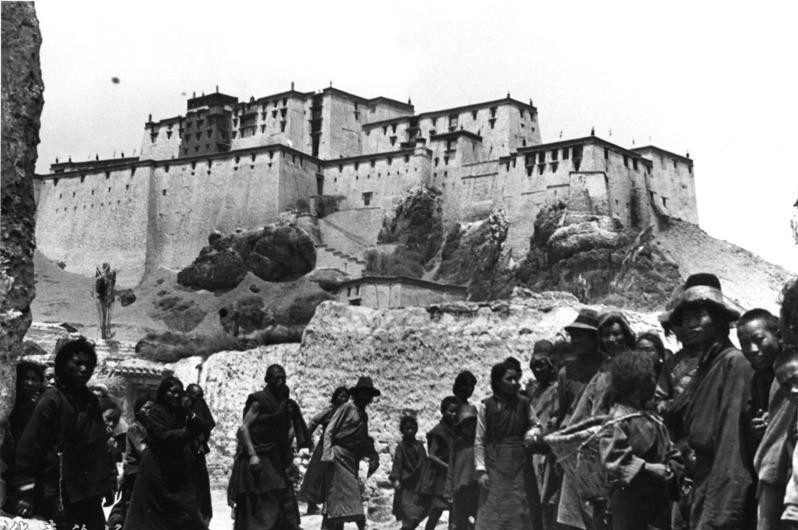 1938年德國人拍攝的日喀則桑珠孜宗堡