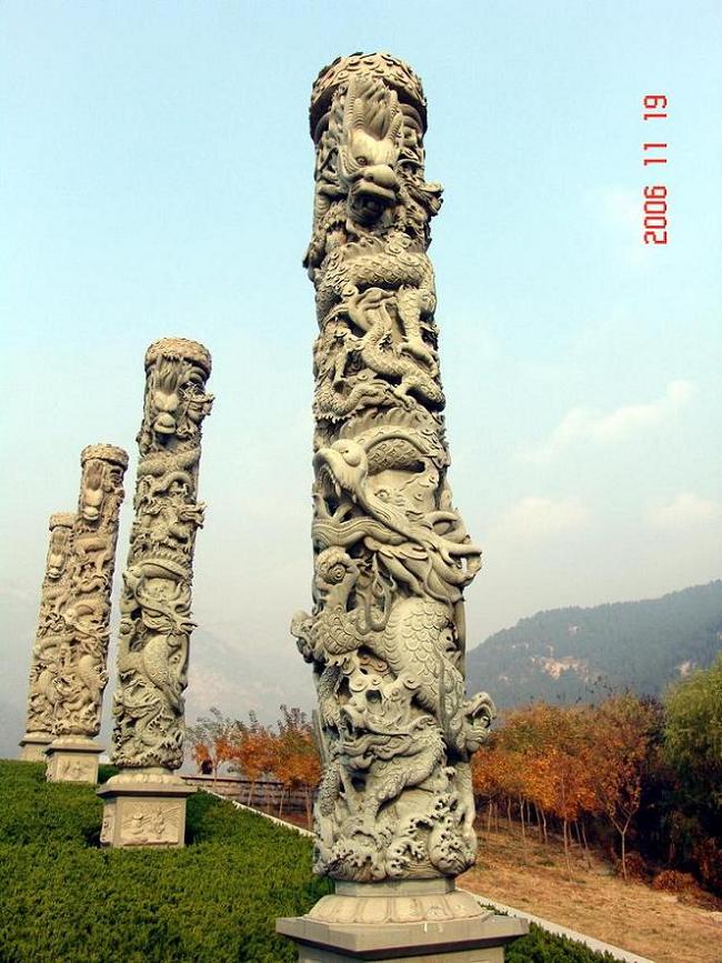 石雕龍柱