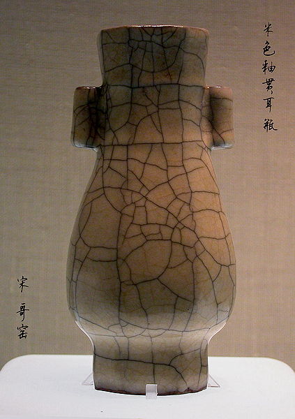 宋朝哥窯——米色釉貫耳瓶