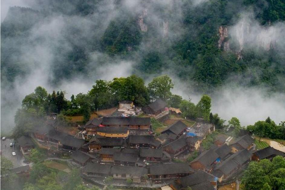 洞上村(廣西壯族自治區桂林市興安縣華江瑤族鄉下轄村) 洞上村(廣西壯族自治區桂林市興安縣華江瑤族鄉下轄村)