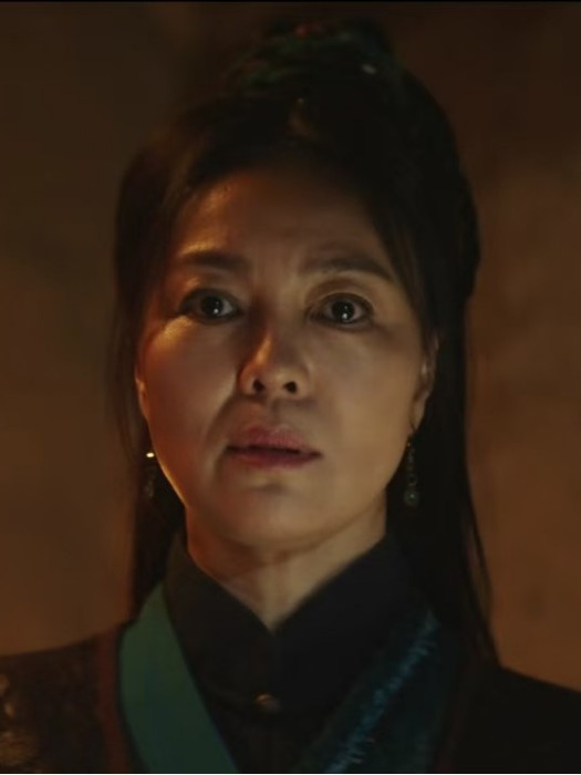 尹蘭(電影《燭陰古城》中的角色) 尹蘭(電影《燭陰古城》中的角色)