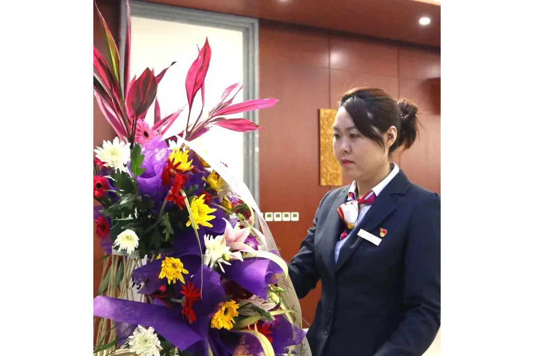 王婷婷(天津市第一殯儀館殯儀科負責人) 王婷婷(天津市第一殯儀館殯儀科負責人)