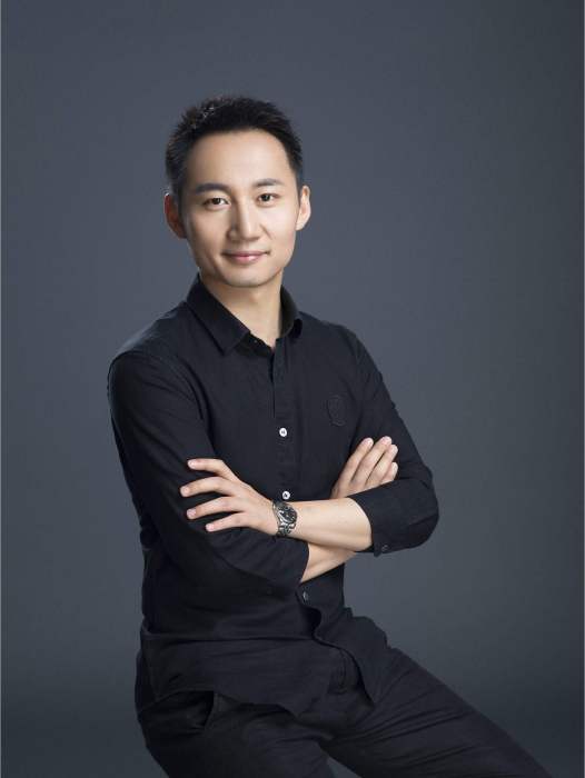 楊海(萬達電影助理總裁兼萬達影視總經理,萬達電影非職工代表監事,監事會主席) 楊海(萬達電影助理總裁兼萬達影視總經理,萬達電影非職工代表監事,監事會主席)