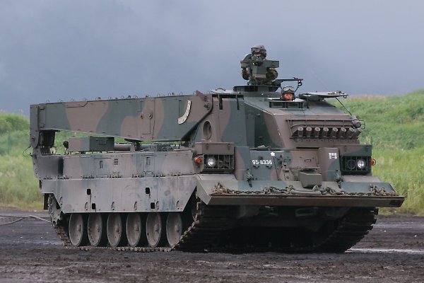 90式主戰坦克(日本三菱重工生產的三代主戰坦克)
