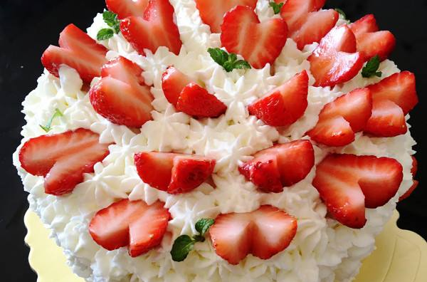 草莓水果奶油蛋糕