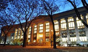 哈佛大學拉蒙特圖書館
