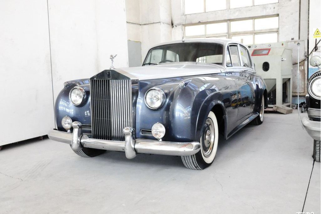 Silver Cloud Silver Cloud