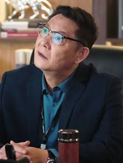 李偉東(電視劇《薔薇風暴》中的角色,由馮國強飾演) 李偉東(電視劇《薔薇風暴》中的角色,由馮國強飾演)