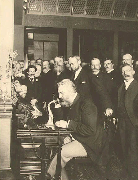 1892年，貝爾發明電話