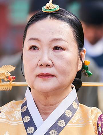王后傘下