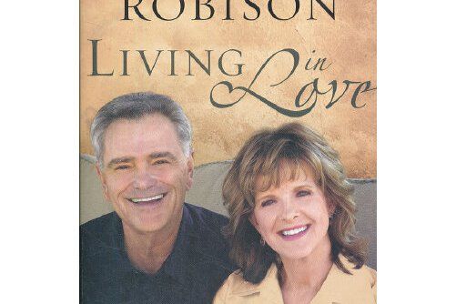 living in love(2010年Random House US出版的圖書) living in love(2010年Random House US出版的圖書)