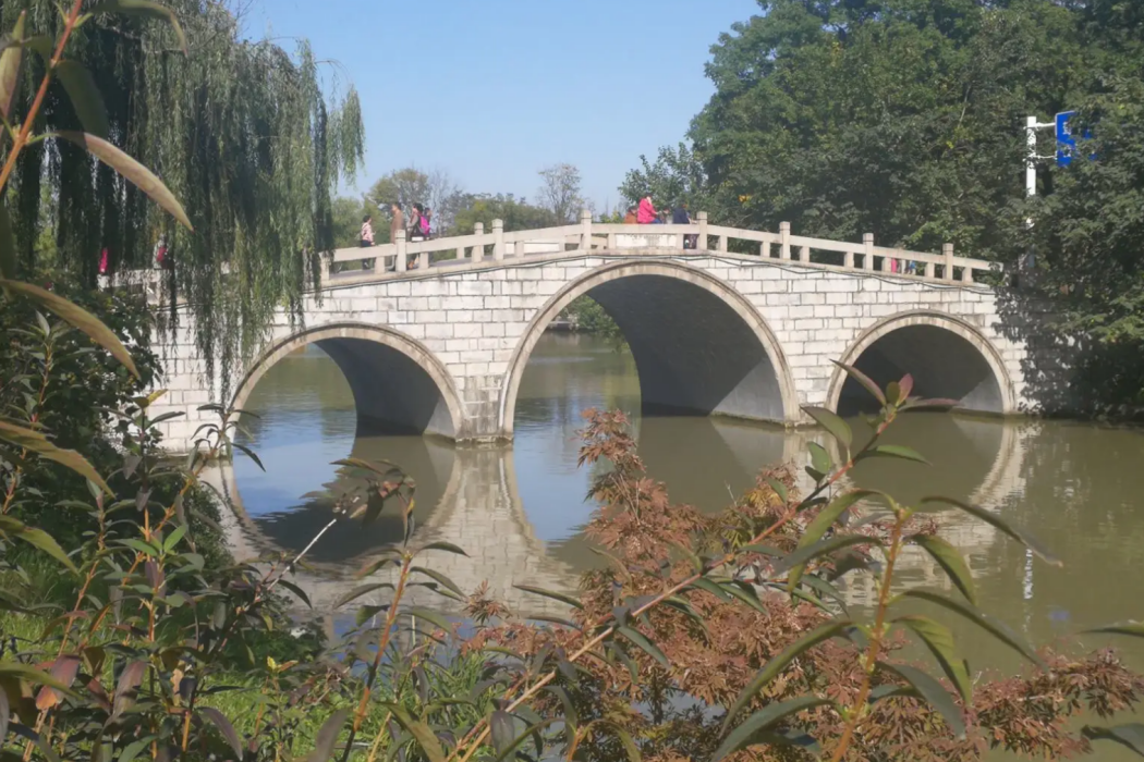 大虹橋(揚州市瘦西湖區域的文物古蹟、第四批揚州市文物保護單位) 大虹橋(揚州市瘦西湖區域的文物古蹟、第四批揚州市文物保護單位)