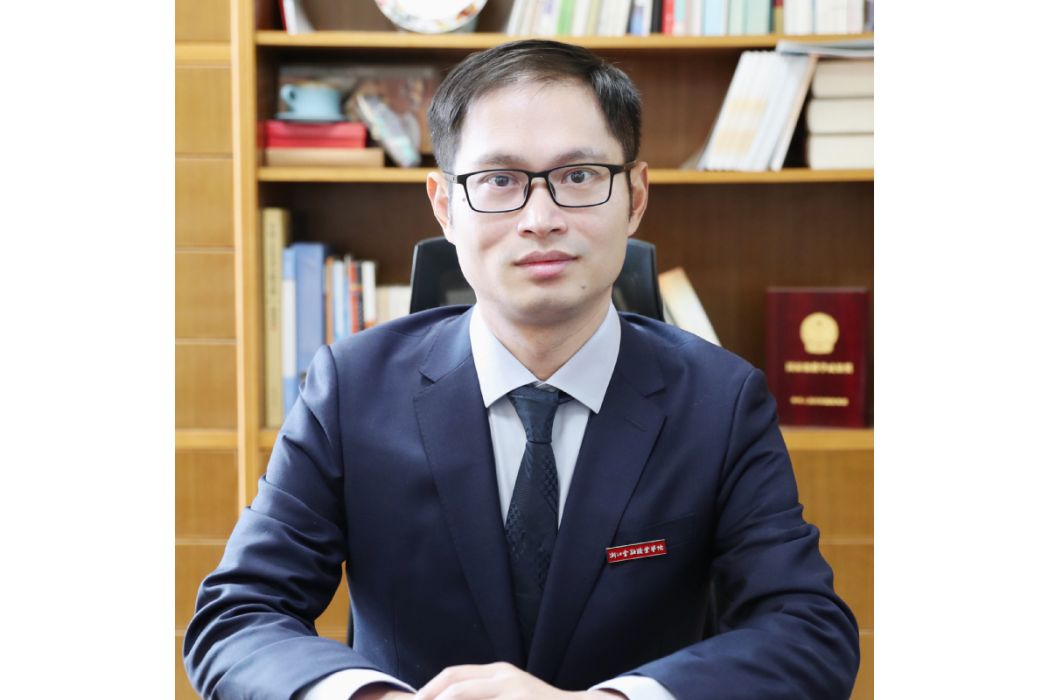 謝峰(浙江金融職業學院黨委委員、人事處(黨委教師工作部)處長) 謝峰(浙江金融職業學院黨委委員、人事處(黨委教師工作部)處長)