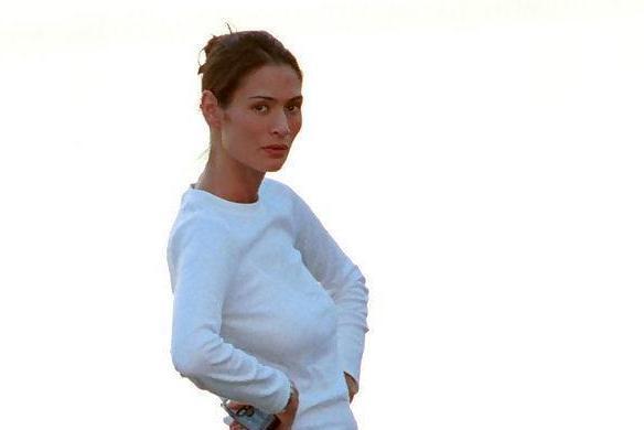 夏洛特·劉易斯(Charlotte Lewis) 夏洛特·劉易斯(Charlotte Lewis)
