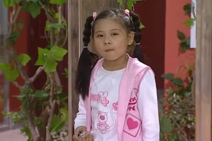 高璐璐(情景喜劇《家有兒女4》中的角色) 高璐璐(情景喜劇《家有兒女4》中的角色)