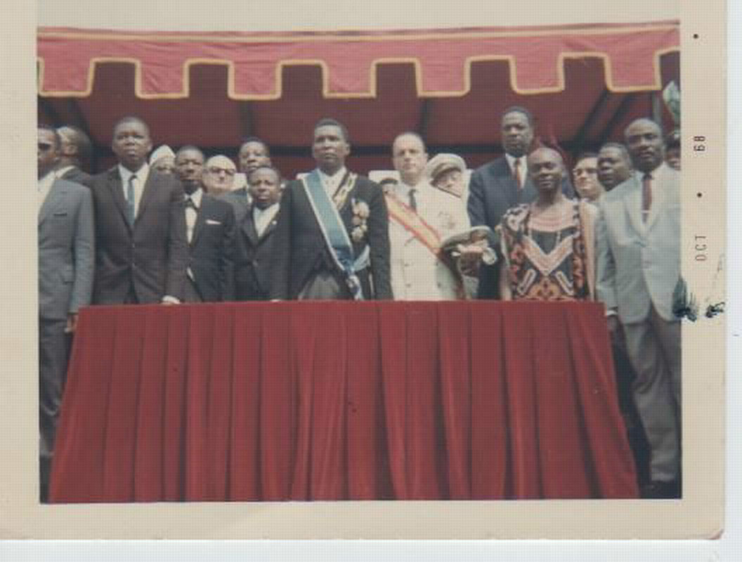 在赤道幾內亞獨立慶典閱兵式上