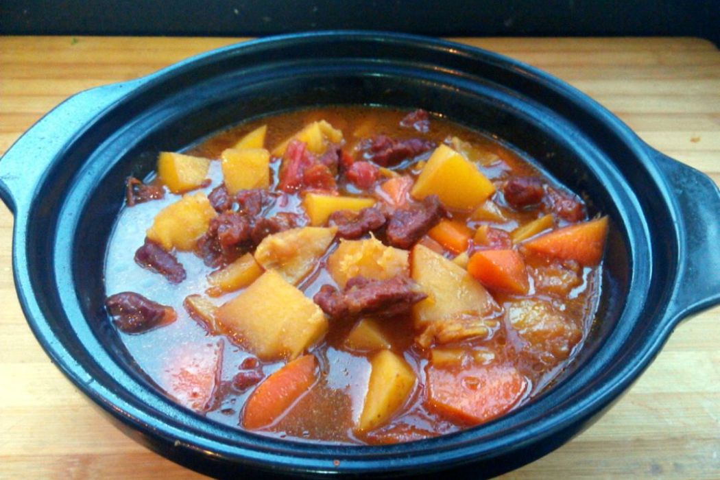 土豆蘿蔔燉牛肉煲