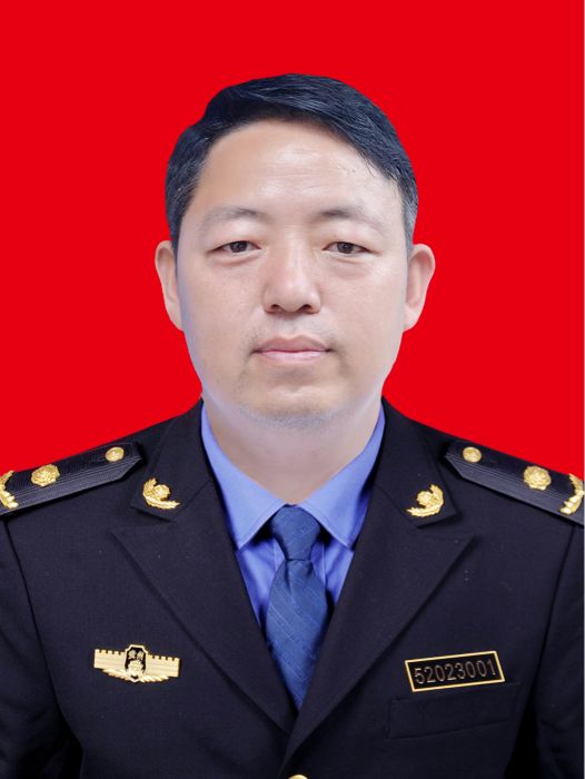 李強(貴州省仁懷市綜合行政執法局黨組書記、局長)