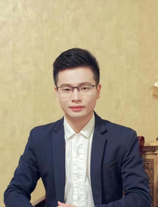 劉雨強(德為商業管理有限公司執行董事兼總經理、董事長) 劉雨強(德為商業管理有限公司執行董事兼總經理、董事長)