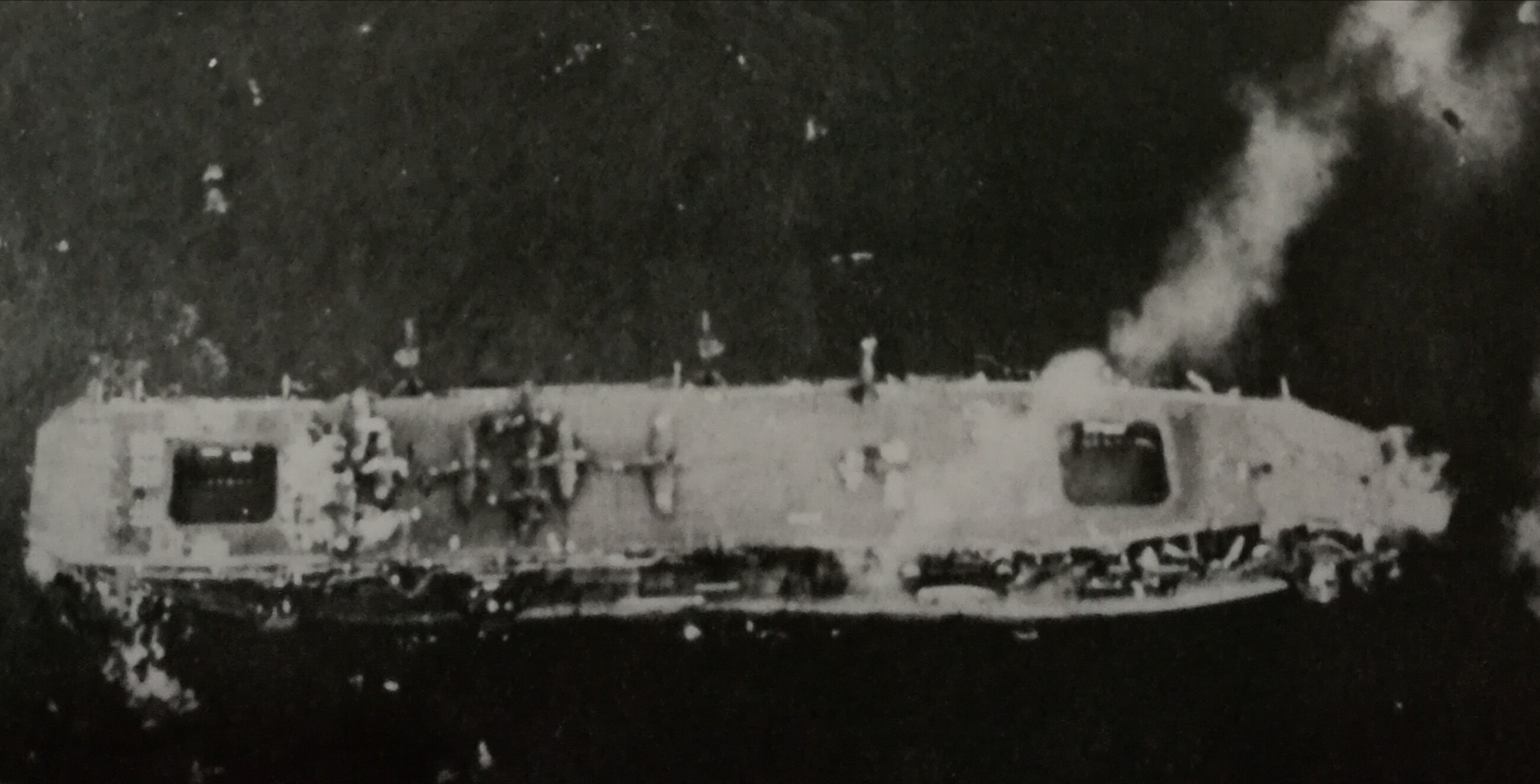 1943年11月4日結束向特魯克島運輸任務後在八丈島遭到襲擊的沖鷹
