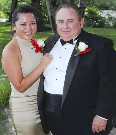 羅伯特·里佐與他的亞裔妻子