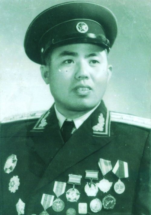 王少伯(原黑龍江省軍區副司令員，傳奇將軍)