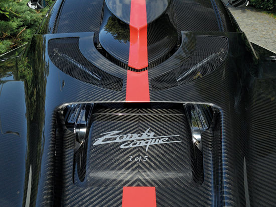 帕加尼Zonda Cinques的碳纖維花紋完全不用車漆來修飾