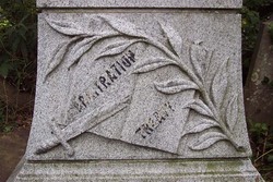 威廉·蘭德爾·克里默之墓碑基座