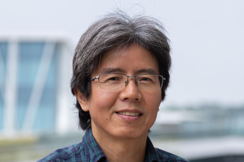 黃華雄(北京師範大學-香港浸會大學聯合國際學院(UIC)講座教授(套用數學)、數學研究中心執行主任) 黃華雄(北京師範大學-香港浸會大學聯合國際學院(UIC)講座教授(套用數學)、數學研究中心執行主任)