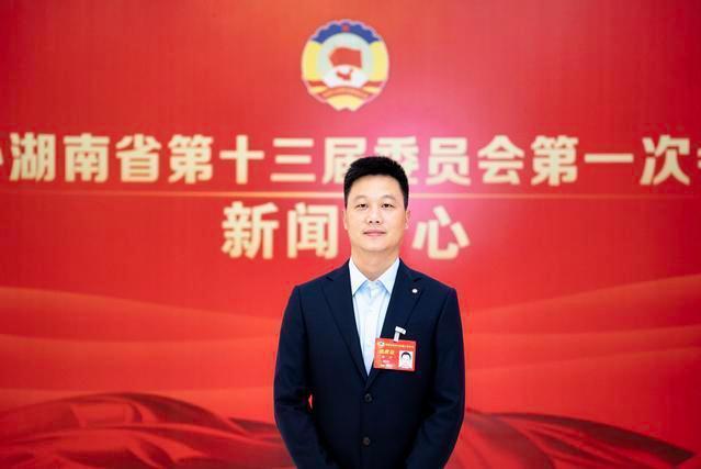 李坤(湖南省政協委員、湖南民建企聯會常務副會長、湖南眾東信息科技有限公司董事長) 李坤(湖南省政協委員、湖南民建企聯會常務副會長、湖南眾東信息科技有限公司董事長)
