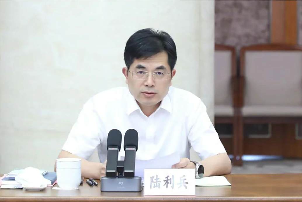 陸利兵(江蘇省崑山經濟技術開發區管理委員會黨工委委員、紀工委書記、監察工委主任) 陸利兵(江蘇省崑山經濟技術開發區管理委員會黨工委委員、紀工委書記、監察工委主任)