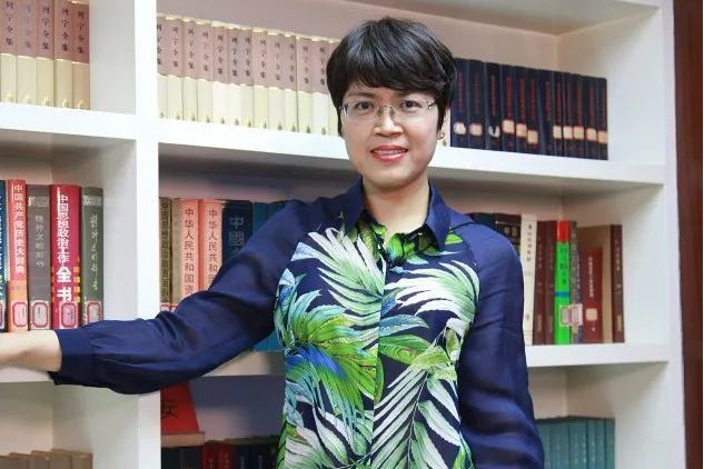 李春艷(北京京工服裝集團公司經濟技術管理部經理) 李春艷(北京京工服裝集團公司經濟技術管理部經理)