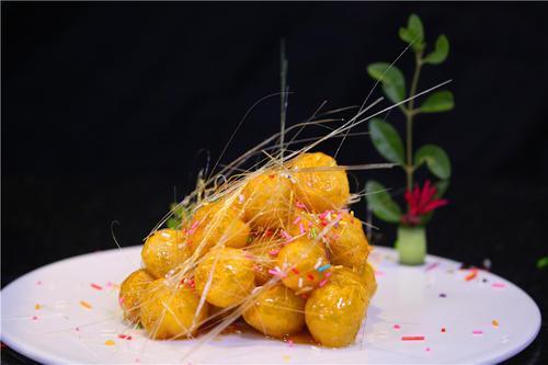 琉璃葡萄(以馬奶子、葡萄為主料製作的甜品) 琉璃葡萄(以馬奶子、葡萄為主料製作的甜品)