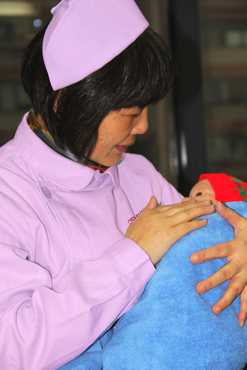 “員工制”家庭服務之母嬰護理