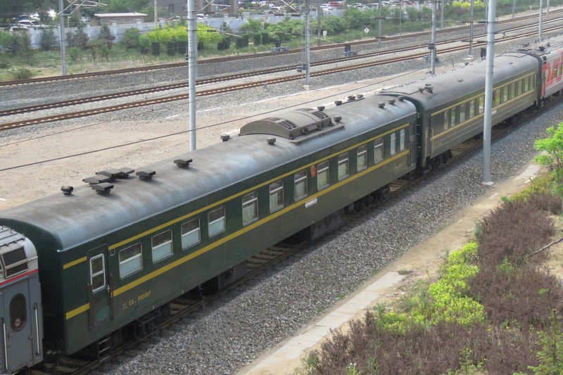 K19次列車附掛的兩節中國境內迴轉車（使用第四代18型客車）