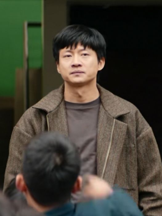 李群(生活懸疑劇《漫長的季節》中的角色) 李群(生活懸疑劇《漫長的季節》中的角色)