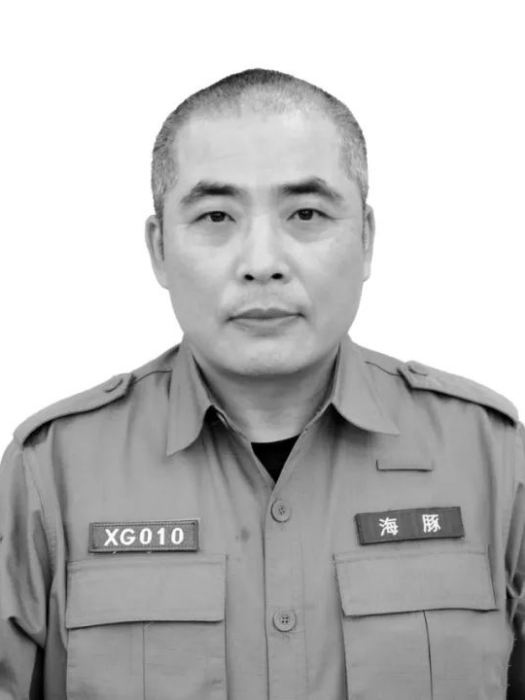 李立新(福建星光救援隊原隊員) 李立新(福建星光救援隊原隊員)