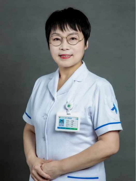 辛霞(美國護理科學院院士,臨床護理及管理專家,西安交通大學第一附屬醫院護理部主任、主任護師、碩士研究生導師) 辛霞(美國護理科學院院士,臨床護理及管理專家,西安交通大學第一附屬醫院護理部主任、主任護師、碩士研究生導師)